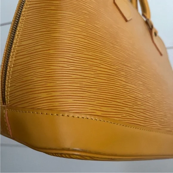 Louis Vuitton EPI Leather Alma PM Bag - Picture 9 of 16